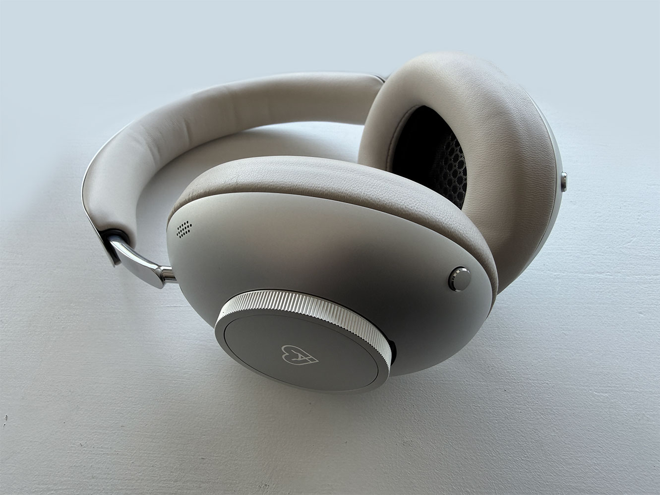 Lowe Leo Headphones