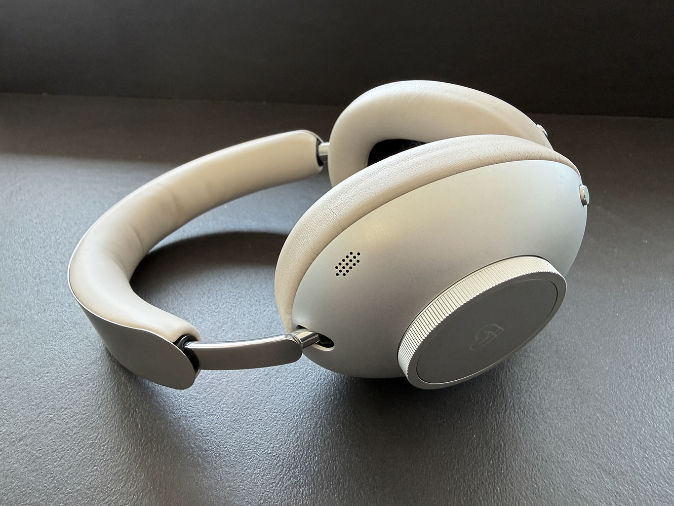 Lowe Leo Headphones